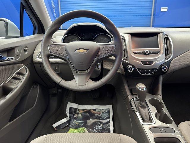 Photo of 2017 Silver Ice Metallic Chevrolet Cruze