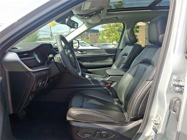 Photo of 2024 Silver Zynith Jeep Grand Cherokee L