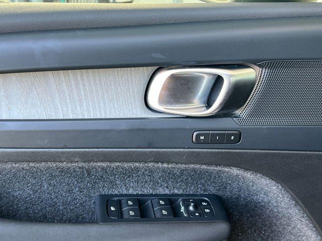 Photo of 2024 White Volvo XC40