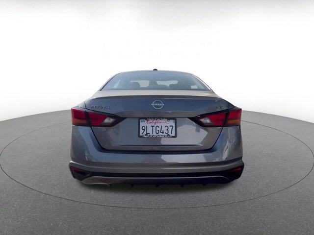 Photo of 2024 Gun Metallic Nissan Altima