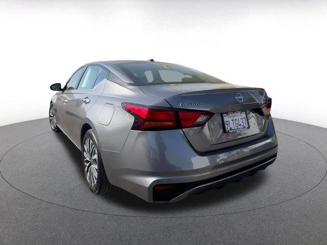 Photo of 2024 Gun Metallic Nissan Altima