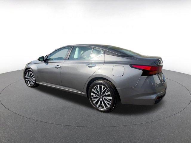 Photo of 2024 Gun Metallic Nissan Altima
