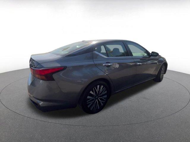 Photo of 2024 Gun Metallic Nissan Altima