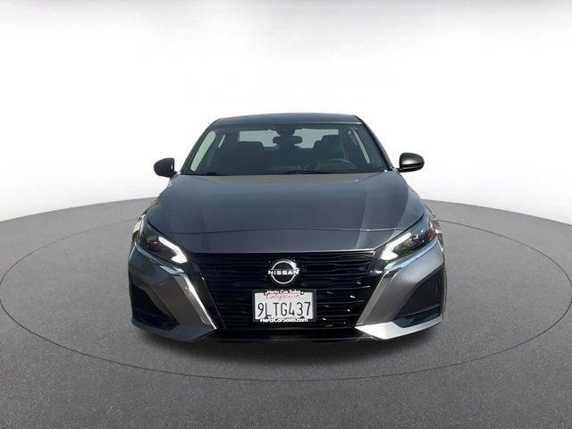 Photo of 2024 Gun Metallic Nissan Altima