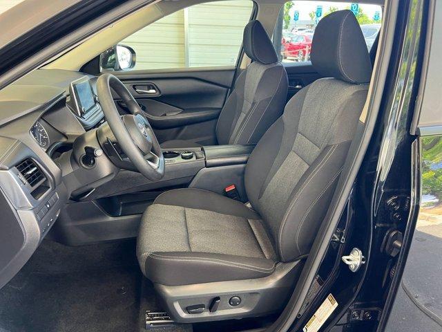 Photo of 2024 Black Nissan Rogue