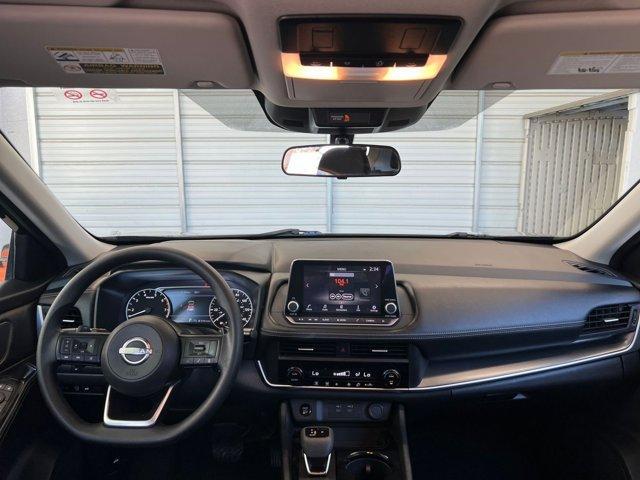 Photo of 2024 Black Nissan Rogue
