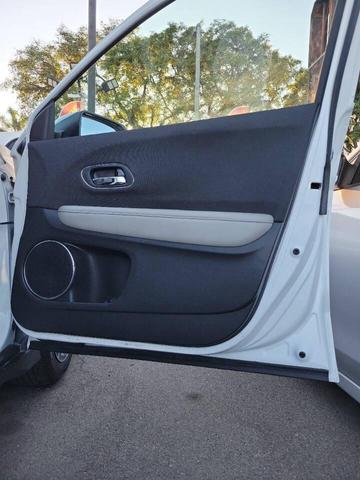 Photo of 2021 Platinum White Pearl Honda HR-V