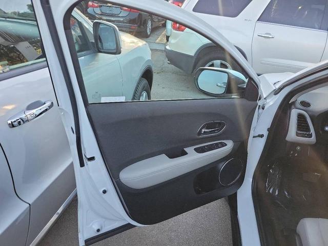 Photo of 2021 Platinum White Pearl Honda HR-V