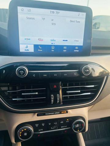 Photo of 2020 Oxford White Ford Escape