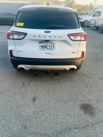 Photo of 2020 Oxford White Ford Escape
