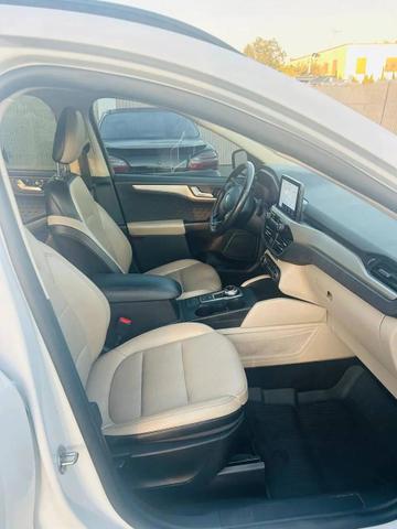 Photo of 2020 Oxford White Ford Escape