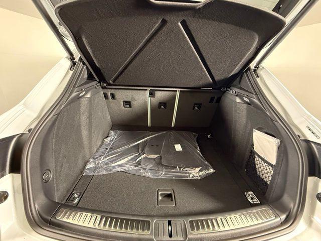 Photo of 2025 Carrara White Porsche Macan