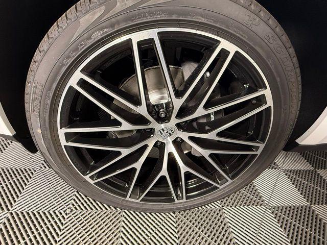 Photo of 2025 Carrara White Porsche Macan