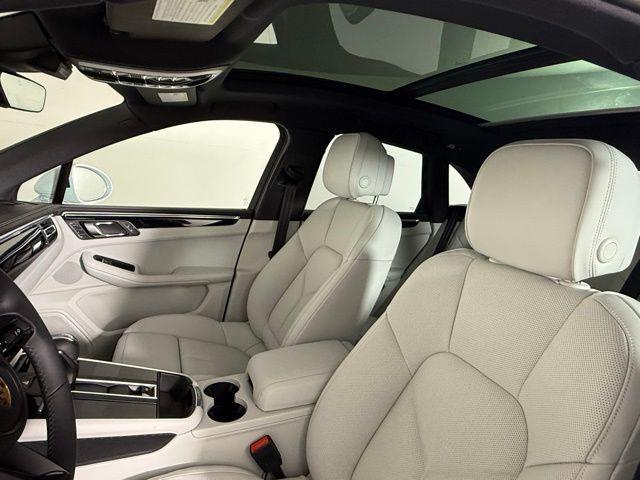 Photo of 2025 Carrara White Porsche Macan