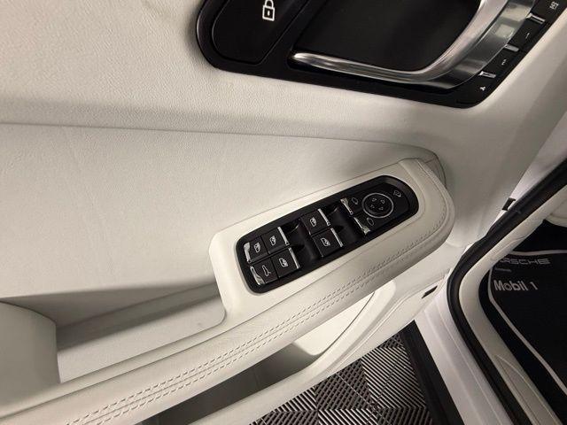 Photo of 2025 Carrara White Porsche Macan