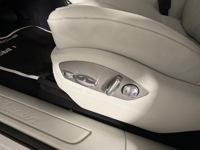 Photo of 2025 Carrara White Porsche Macan