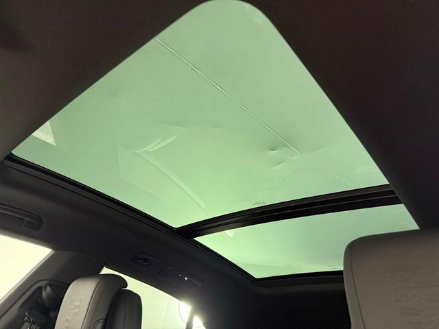 Photo of 2025 White Porsche Macan