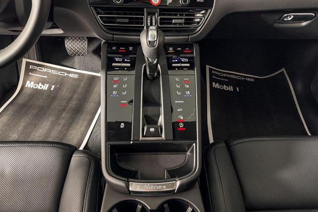 Photo of 2025 Dolomite Silver Metallic Porsche Macan