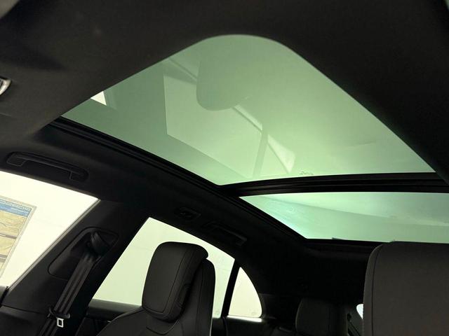 Photo of 2025 White Porsche Macan