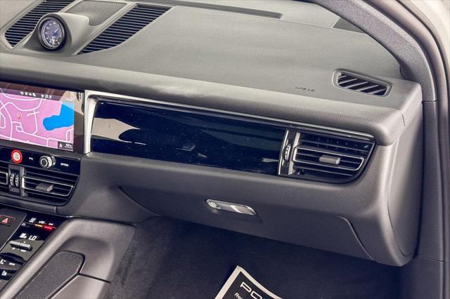 Photo of 2025 White Porsche Macan