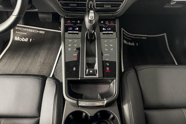 Photo of 2025 White Porsche Macan