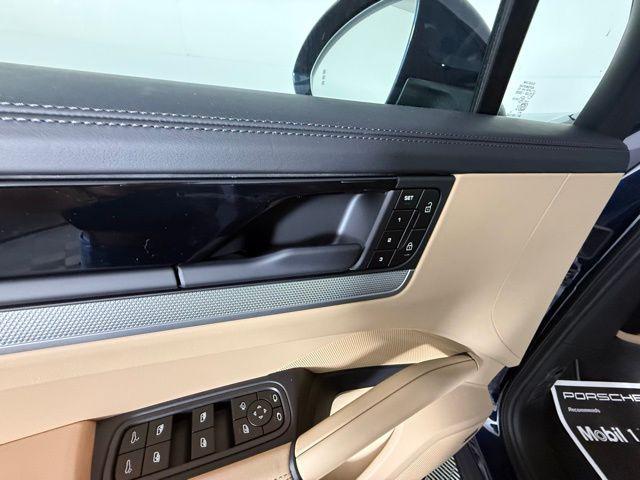 Photo of 2025 Blue Porsche Cayenne