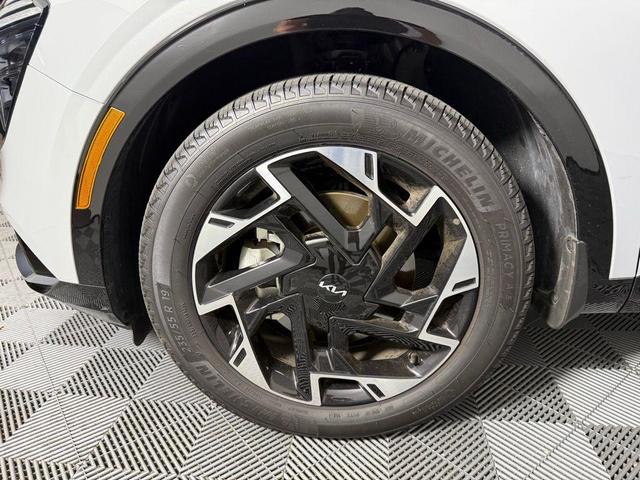 Photo of 2024 Wolf Gray Kia Sportage