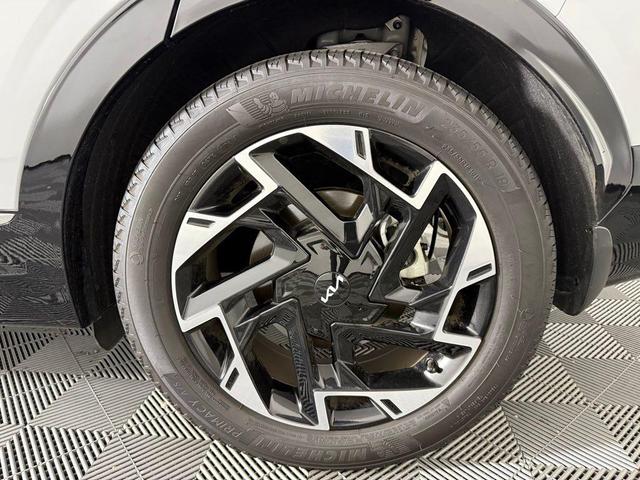 Photo of 2024 Wolf Gray Kia Sportage