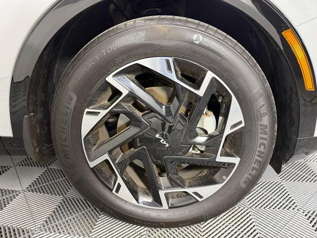 Photo of 2024 Wolf Gray Kia Sportage