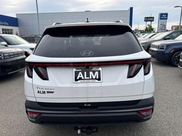 Photo of 2025 White Pearl Hyundai TUCSON