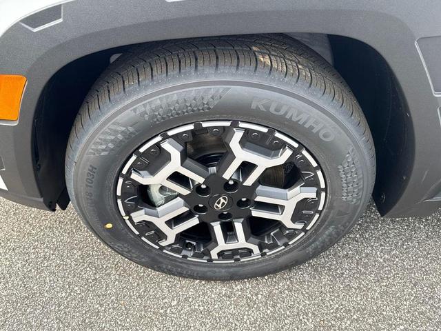 Photo of 2025 White Pearl Hyundai TUCSON