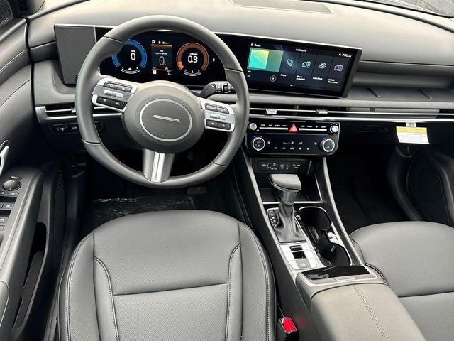 Photo of 2025 White Pearl Hyundai TUCSON