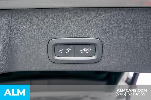 Photo of 2023 Gray Volvo XC40