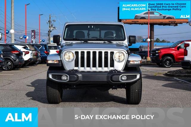 Photo of 2023 Silver Zynith Clearcoat Jeep Gladiator
