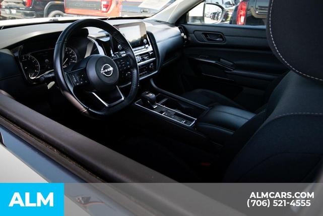 Photo of 2024 White Nissan Pathfinder