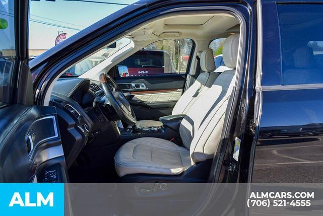 Photo of 2018 Shadow Black Ford Explorer