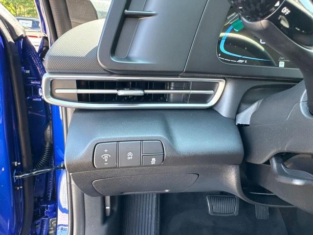 Photo of 2025 Intense Blue Hyundai ELANTRA