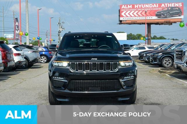 Photo of 2024 Diamond Black Jeep Grand Cherokee