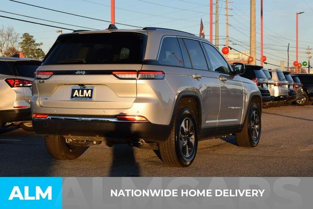 Photo of 2023 Silver Zynith Jeep Grand Cherokee 4xe