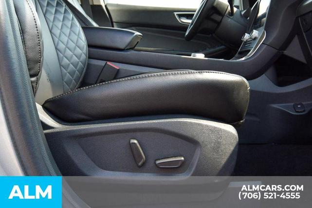 Photo of 2024 Iconic Silver Metallic Ford Edge