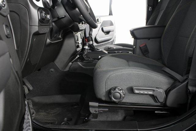 Photo of 2025 Black Clearcoat Jeep Wrangler