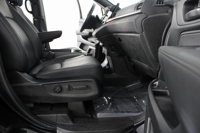 Photo of 2023 Crystal Black Pearl Honda Odyssey