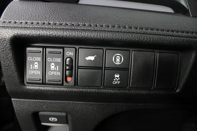 Photo of 2023 Crystal Black Pearl Honda Odyssey