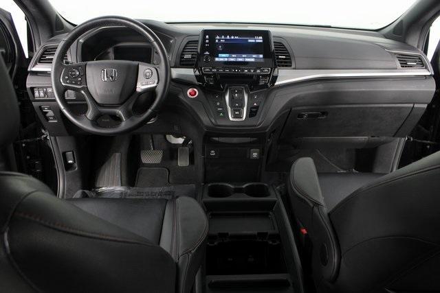 Photo of 2023 Crystal Black Pearl Honda Odyssey