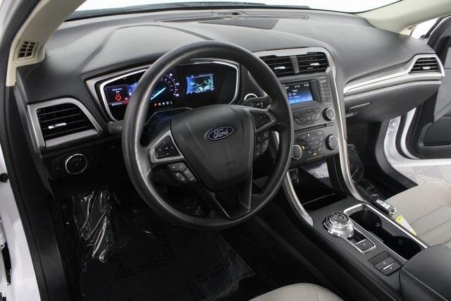 Photo of 2018 Oxford White Ford Fusion Hybrid