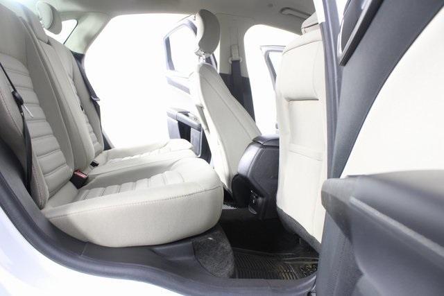 Photo of 2018 Oxford White Ford Fusion Hybrid