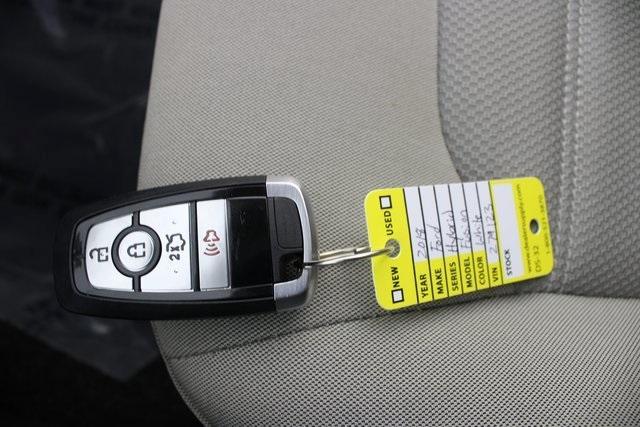 Photo of 2018 Oxford White Ford Fusion Hybrid