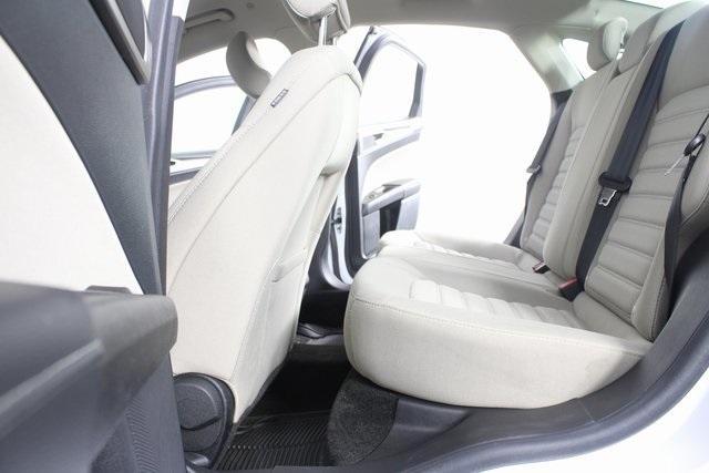 Photo of 2018 Oxford White Ford Fusion Hybrid