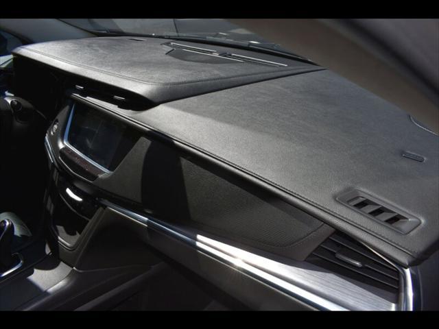 Photo of 2018 Stellar Black Metallic Cadillac XT5