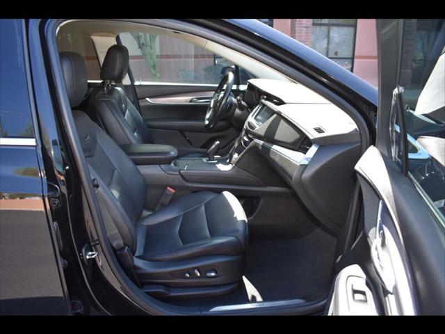 Photo of 2018 Stellar Black Metallic Cadillac XT5